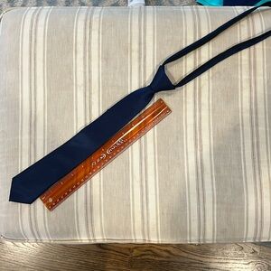 Egara zip tie navy. Great condition